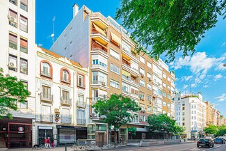Plus de détails pour Calle de Narváez, 28, Madrid - Commerce de détail à louer
