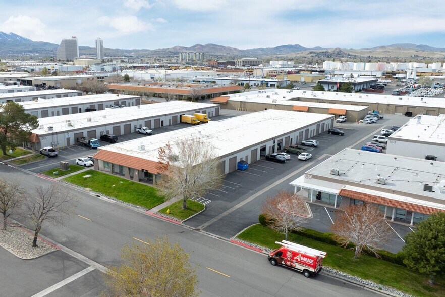240 Freeport Blvd, Sparks, NV à louer - Photo du bâtiment - Image 2 de 10