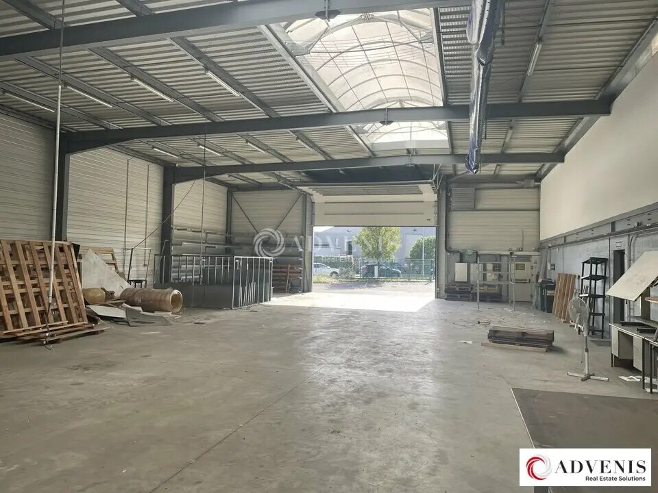 Flex in Saint-Médard-en-Jalles for lease Building Photo- Image 1 of 7