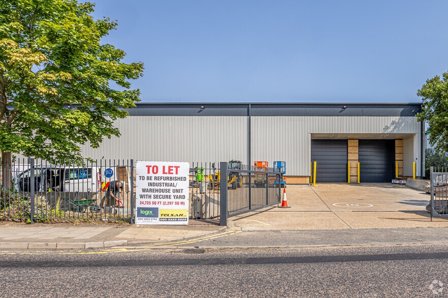 9 Central Way, London for lease - Building Photo - Image 3 of 5