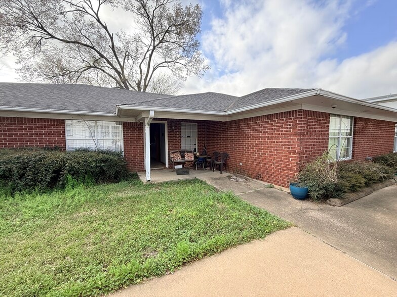 425 Neches St, Jacksonville, TX à vendre - Photo principale - Image 1 de 21