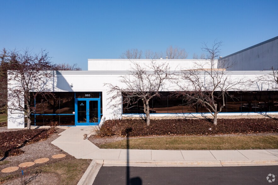 865 Muirfield Dr, Hanover Park, IL à louer - Photo du bâtiment - Image 2 de 5