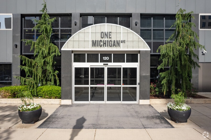 120 N Washington Sq, Lansing, MI for lease - Building Photo - Image 3 of 4