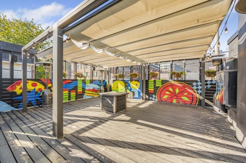 709 E Queen St, Toronto, ON à louer - Photo du bâtiment - Image 2 de 3