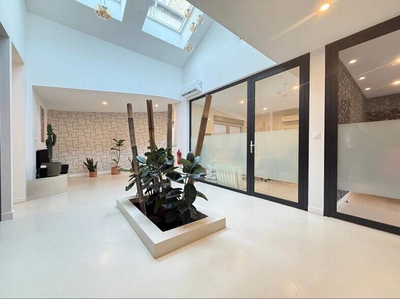 Flex in Reims for sale - Interior Photo - Image 2 of 19