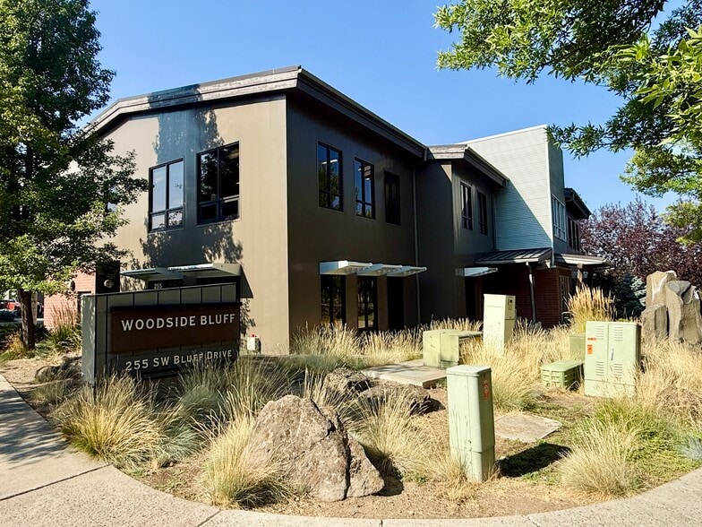 255 SW Bluff Dr, Bend, OR à vendre - Photo du bâtiment - Image 3 de 12