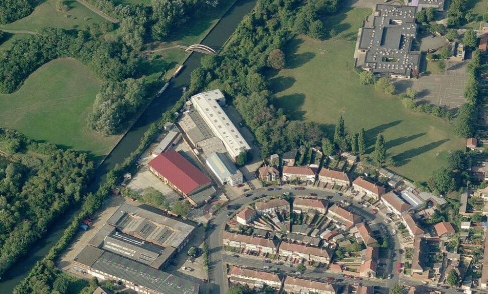 58 Kingsbridge Crescent, Southall for lease - Building Photo - Image 2 of 8