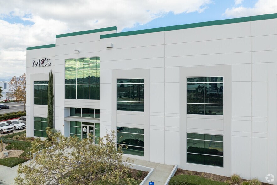 9375 Alabama St, Redlands, CA à louer - Photo du bâtiment - Image 2 de 5