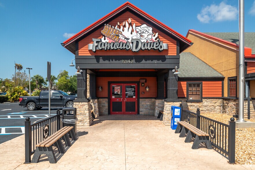 12148 S Cleveland Ave, Fort Myers, FL à louer - Photo du bâtiment - Image 2 de 13