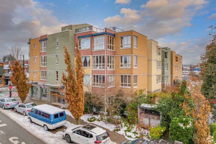 2013 Commercial Drive Vancouver, British Columbia V5n4b1, Vancouver, BC à vendre - Photo du bâtiment - Image 3 de 5
