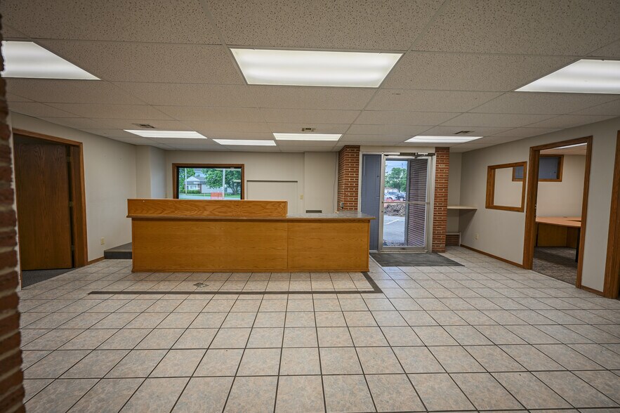802 W 8th St, Coffeyville, KS for sale - Building Photo - Image 2 of 31