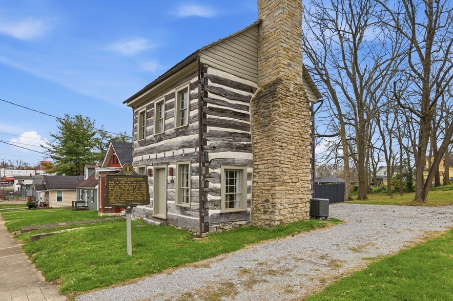 202 E Walnut St, Danville, KY à vendre - Photo du bâtiment - Image 1 de 34
