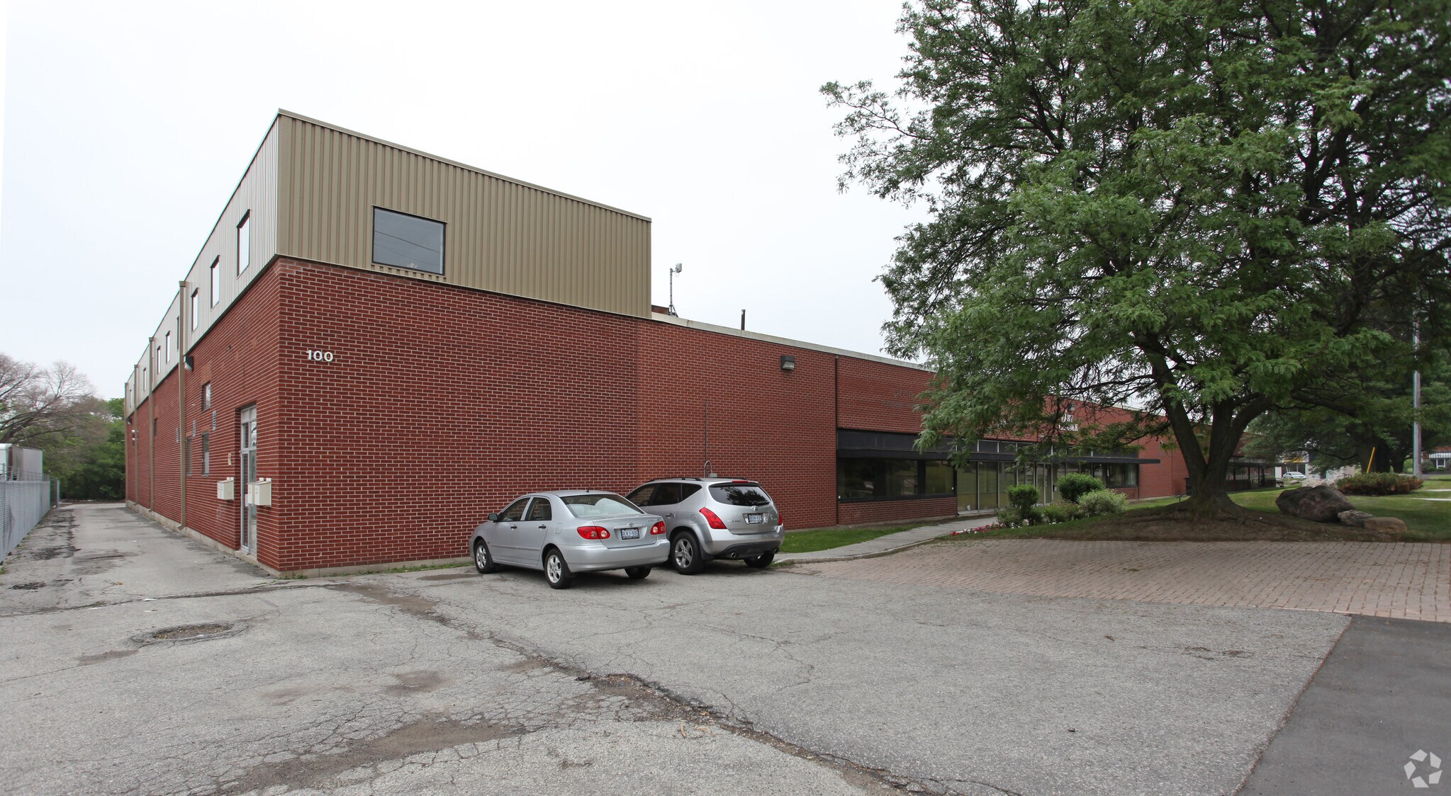 100 Brisbane Rd, Toronto, ON for lease Primary Photo- Image 1 of 3