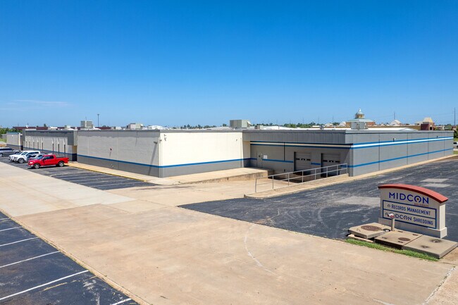 Plus de détails pour 401 W 33rd St, Edmond, OK - Bureau à louer