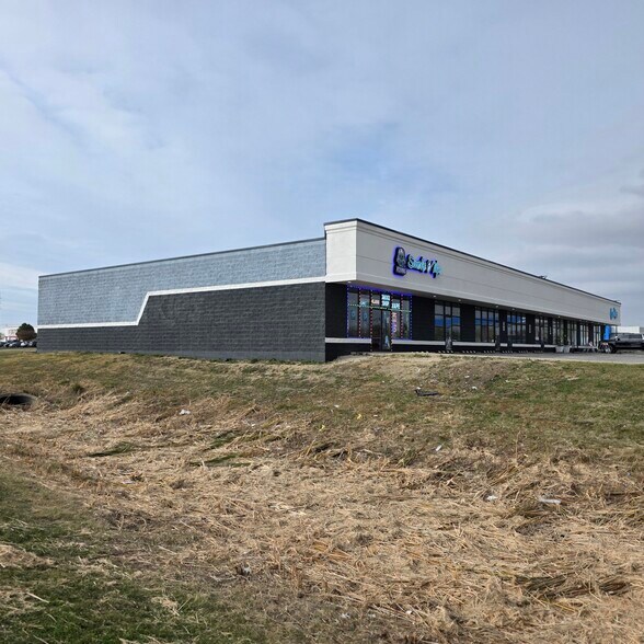 1006 Jc Pky, Bloomington, IL à louer - Photo du bâtiment - Image 3 de 5