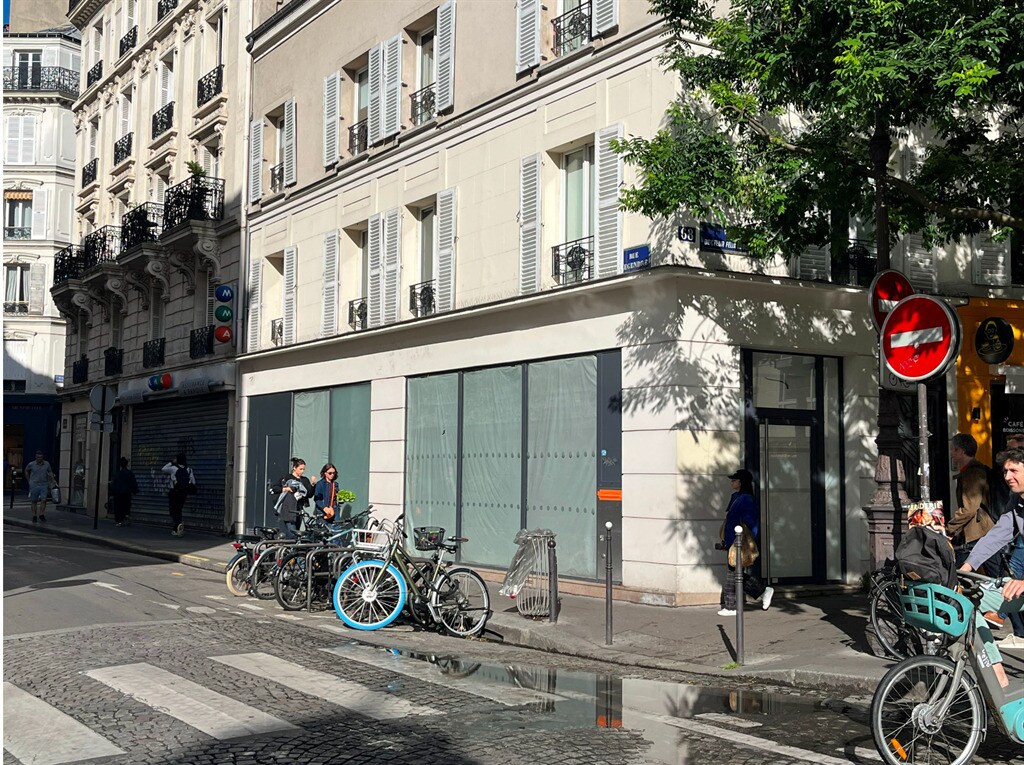 Retail in Paris for lease Building Photo- Image 1 of 4