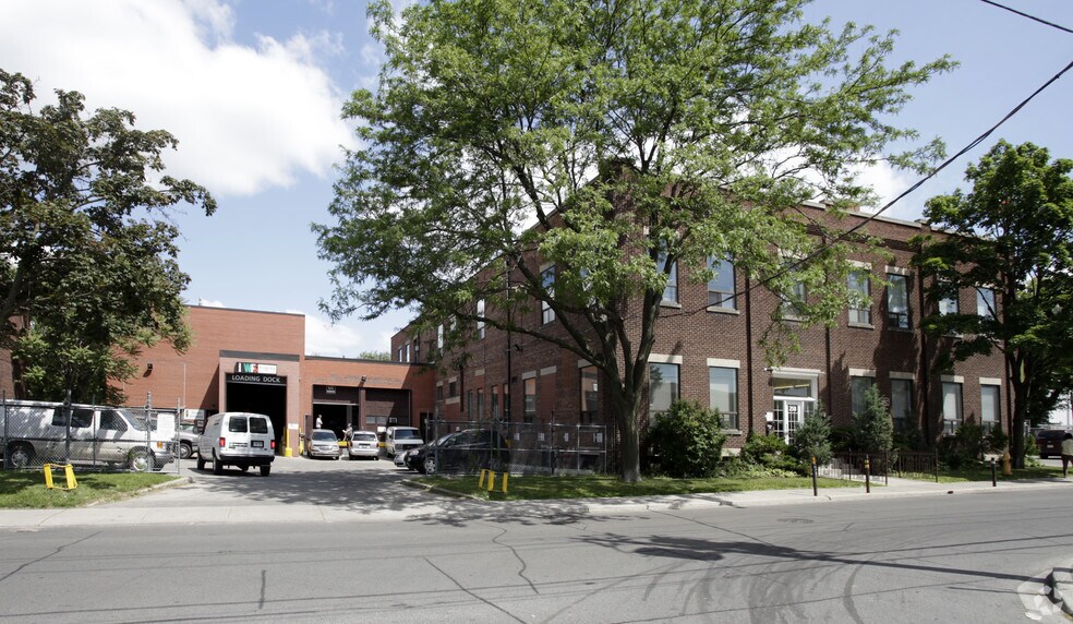 258 Wallace Ave, Toronto, ON à louer - Photo du bâtiment - Image 2 de 7