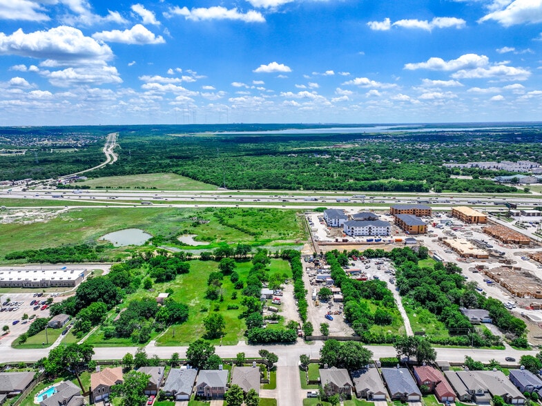 1013 Fish Creek Rd, Grand Prairie, TX for sale - Building Photo - Image 3 of 21