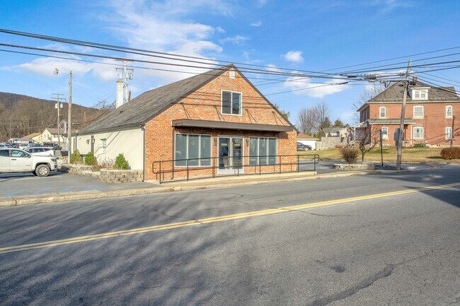 More details for 67 Park Ave, Wind Gap, PA - Retail for Sale