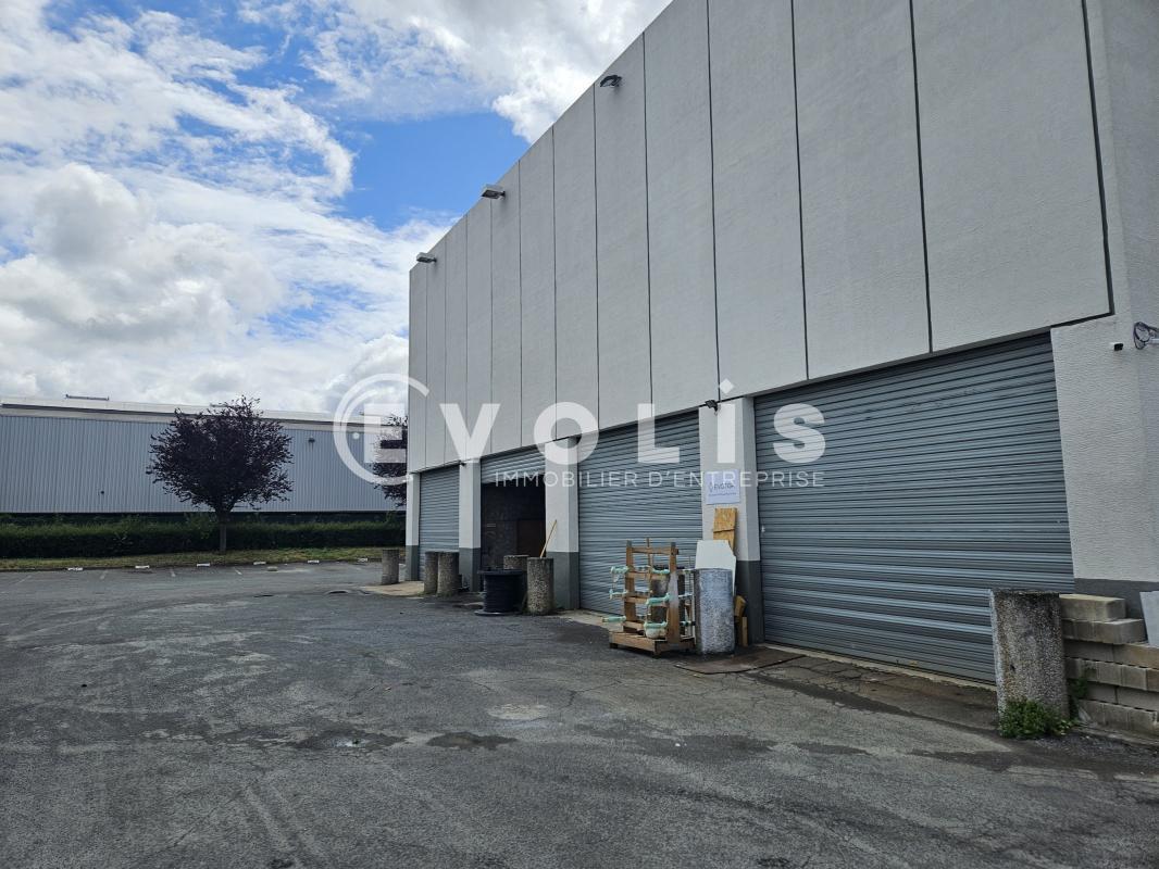 Flex in Wissous for lease Building Photo- Image 1 of 23