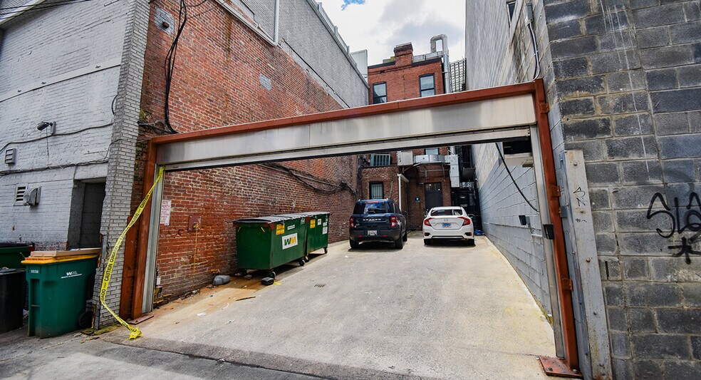 1817 M St NW, Washington, DC à vendre - Photo du bâtiment - Image 2 de 7