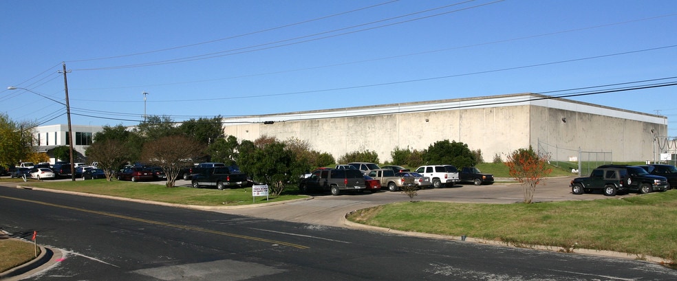 3830 Promontory Point Dr, Austin, TX à louer - Photo du bâtiment - Image 2 de 11