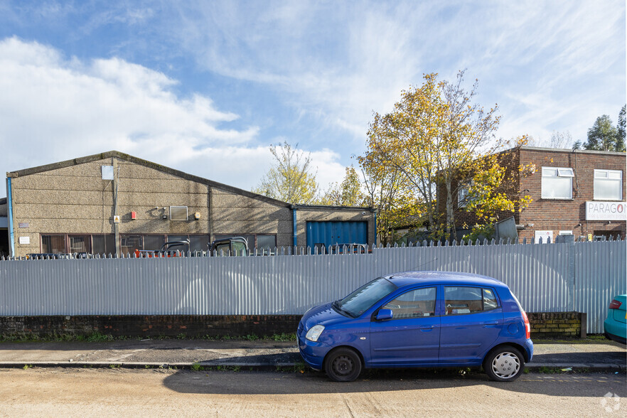 Manor Way, Old Woking for sale - Building Photo - Image 1 of 1