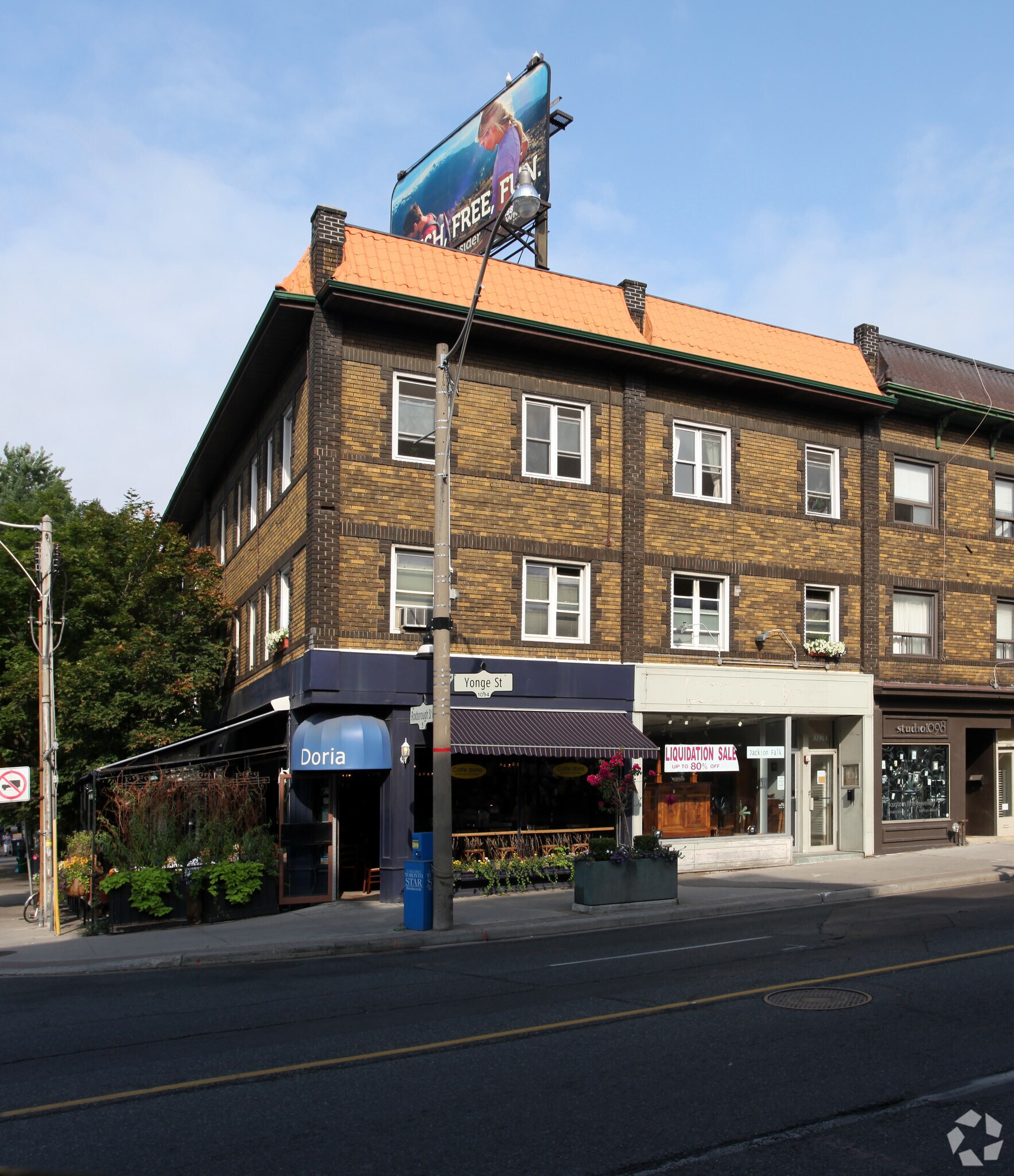 1094-1096 Yonge St, Toronto, ON à vendre Photo principale- Image 1 de 3