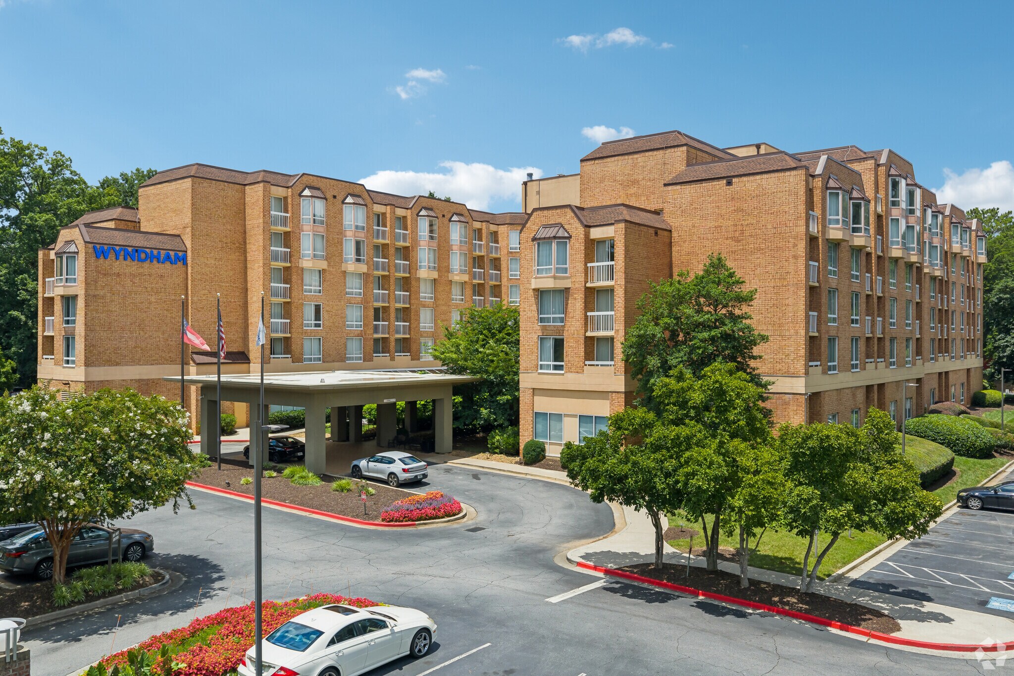 6120 Peachtree Dunwoody Rd, Atlanta, GA à vendre Photo du bâtiment- Image 1 de 31