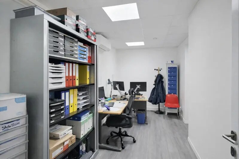 74 Rue De Bercy, Paris for lease - Interior Photo - Image 3 of 4