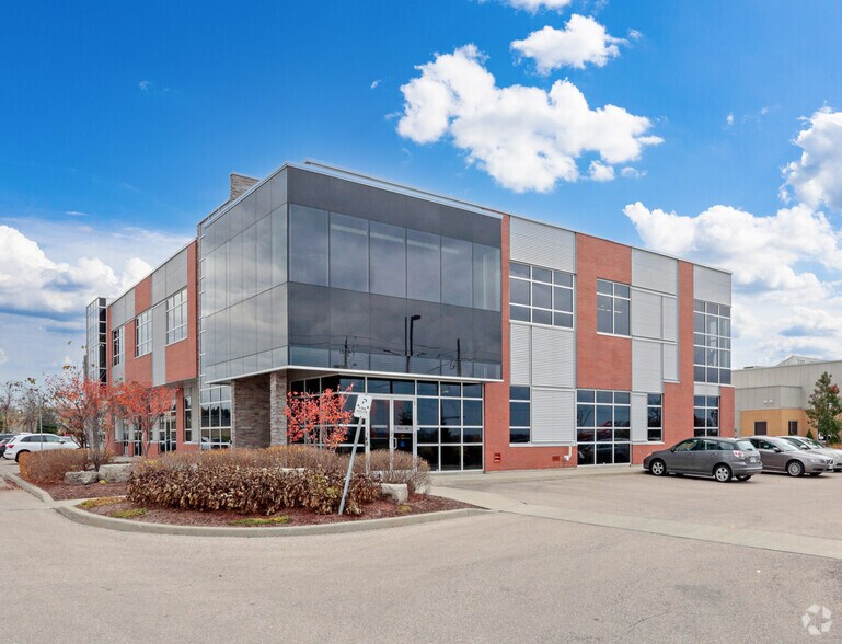 540 Bingemans Centre Dr, Kitchener, ON for sale - Primary Photo - Image 1 of 1