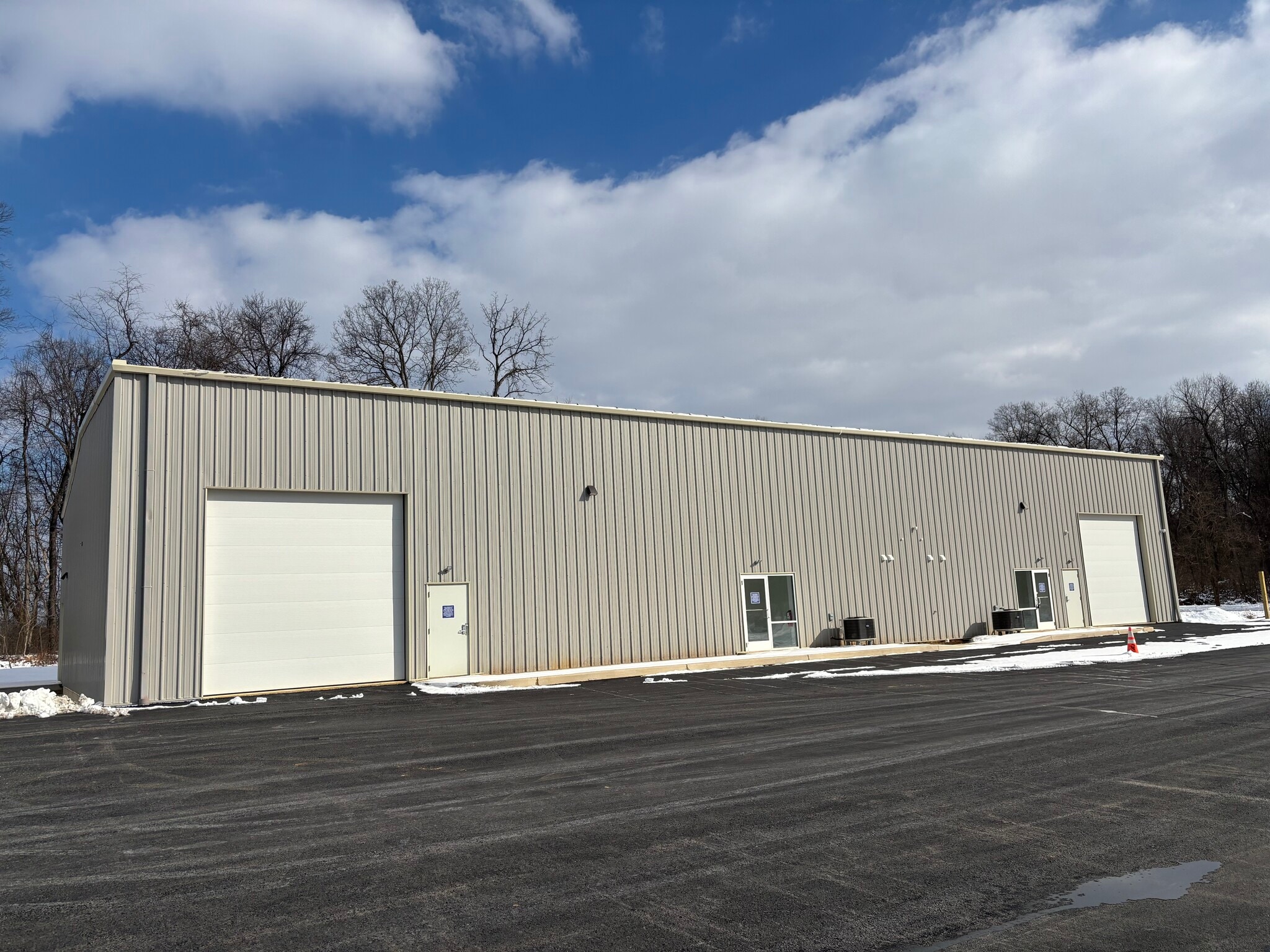 464 James Burr Blvd, Kearneysville, WV for lease Building Photo- Image 1 of 1