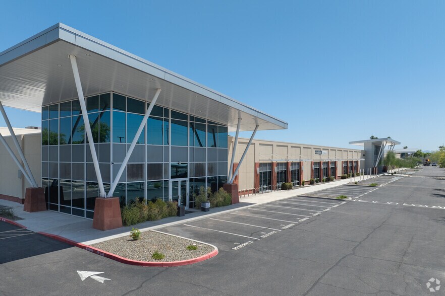 1550 W Southern Ave, Mesa, AZ à louer - Photo du bâtiment - Image 1 de 24