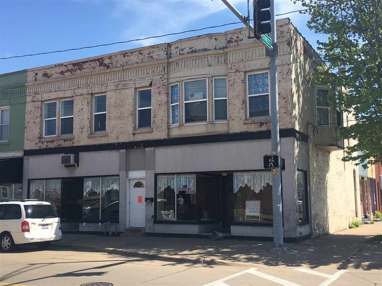 702 18th Ave, Moline, IL for sale - Primary Photo - Image 1 of 7