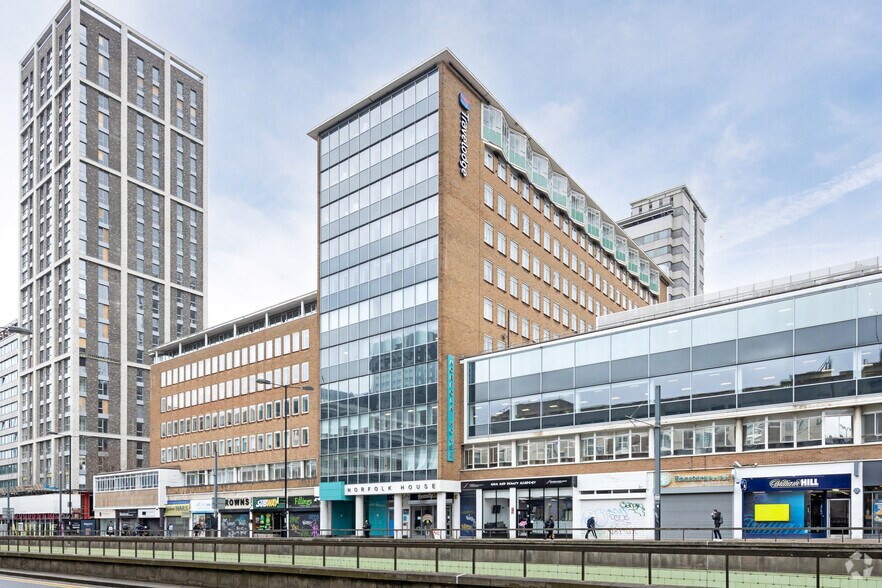 Wellesley Rd, Croydon à louer - Photo principale - Image 1 de 3