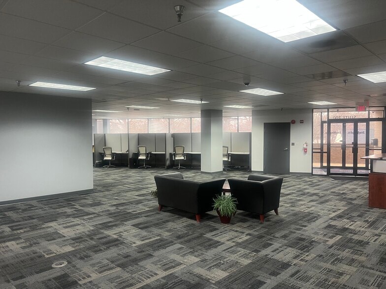 9410 Annapolis Rd, Lanham, MD for lease - Lobby - Image 3 of 17