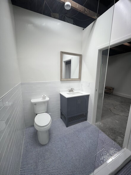 123 E C St, Wilmington, CA à vendre - Photo du bâtiment - Image 2 de 18