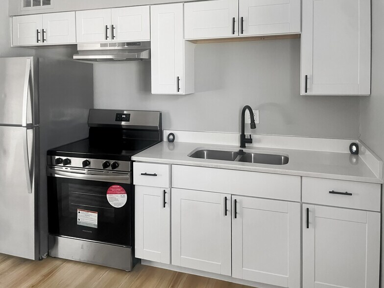 1925 W Village Dr, Phoenix, AZ à vendre - Photo du bâtiment - Image 2 de 47