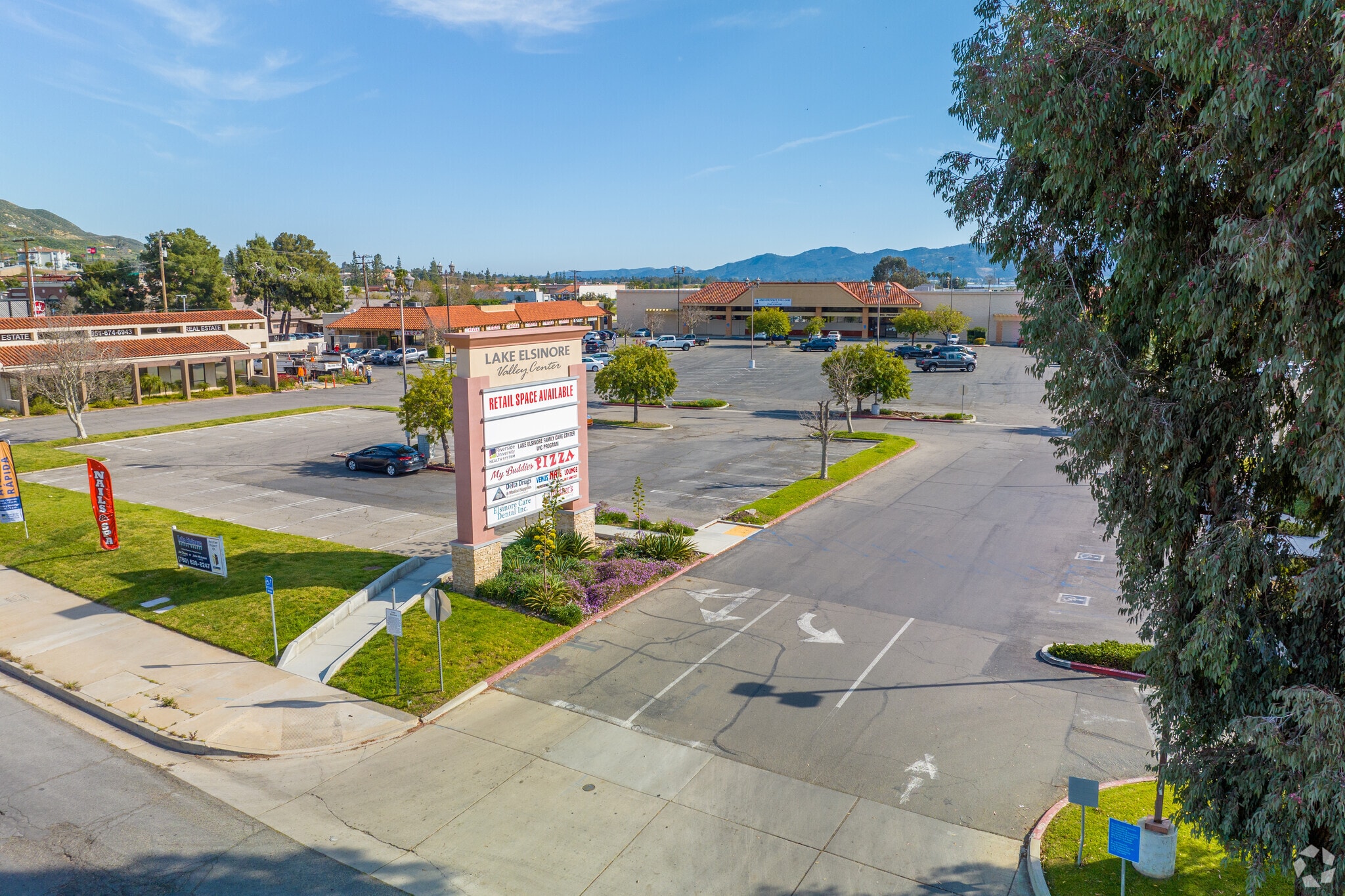 2495-2505 E Lakeshore Dr, Lake Elsinore, CA for lease Primary Photo- Image 1 of 8