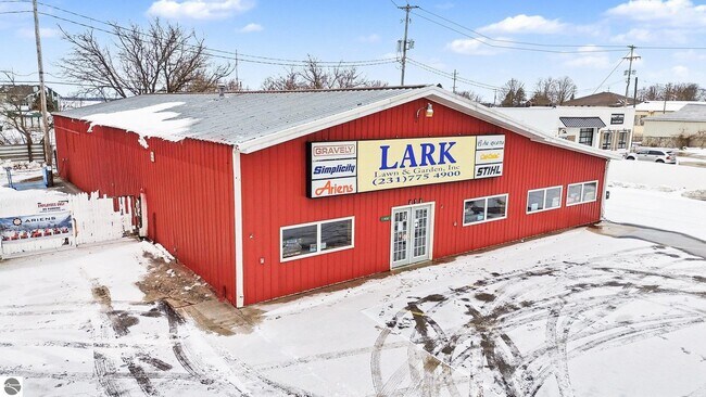 More details for 414 S Mitchell St, Cadillac, MI - Retail for Sale