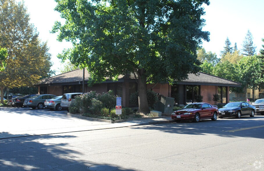 185-195 Cadillac Dr, Sacramento, CA à louer - Photo du bâtiment - Image 3 de 3