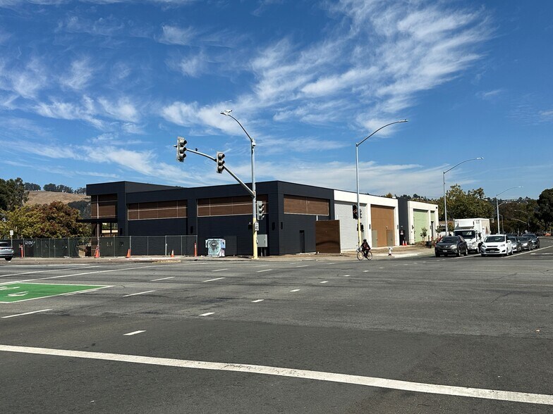 1300-1380 Fairmont Dr, San Leandro, CA for lease - Building Photo - Image 2 of 9