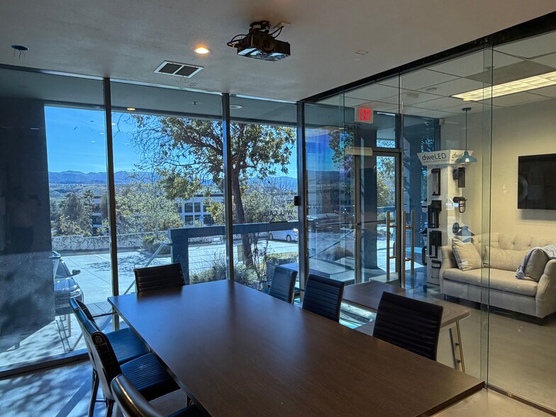 28486 Westinghouse Pl, Valencia, CA à vendre - Photo du bâtiment - Image 3 de 5