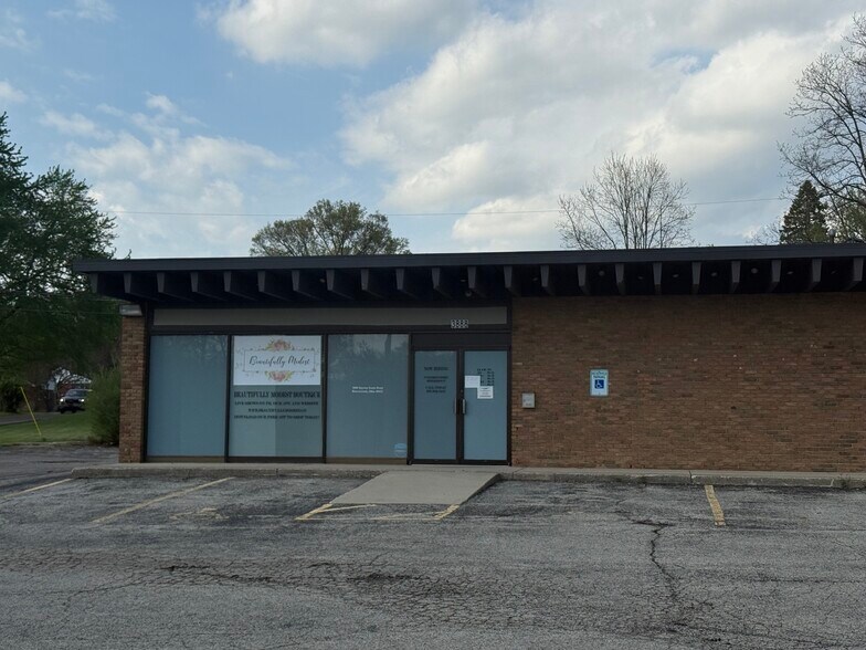 3880-3888 Dayton-Xenia Rd, Dayton, OH à louer - Photo du bâtiment - Image 2 de 9
