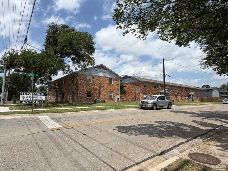 2266 W Oak St, Denton, TX à vendre - Photo du bâtiment - Image 1 de 23