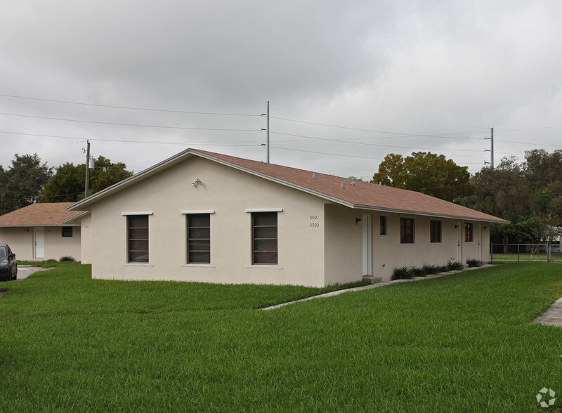 5901-5903 Tyler St, Hollywood, FL for sale - Primary Photo - Image 1 of 2