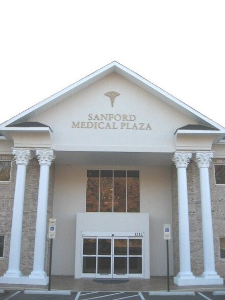 1212 Central Ave, Sanford, NC à louer - Photo principale - Image 2 de 2