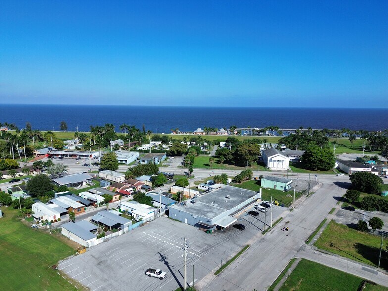 181 Rardin Ave, Pahokee, FL à vendre - Photo du bâtiment - Image 2 de 7