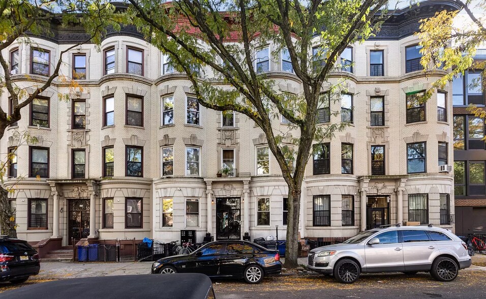 662 Madison St, Brooklyn, NY à vendre - Photo du bâtiment - Image 1 de 9