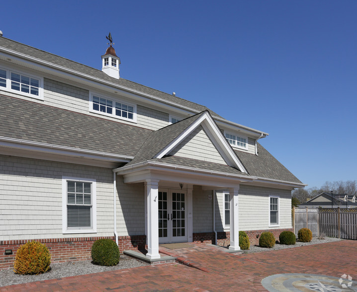 369 Montauk Hwy, East Moriches, NY for lease - Building Photo - Image 3 of 11